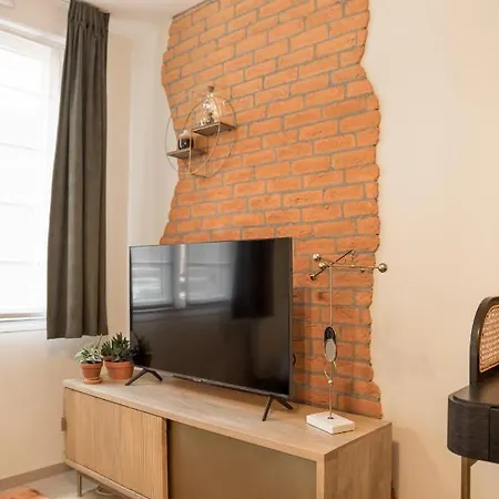 Relax And Go - Train Station Apartment